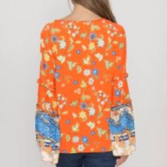 Cute Top with Bell Sleeves‎ - Picture 3 of 5